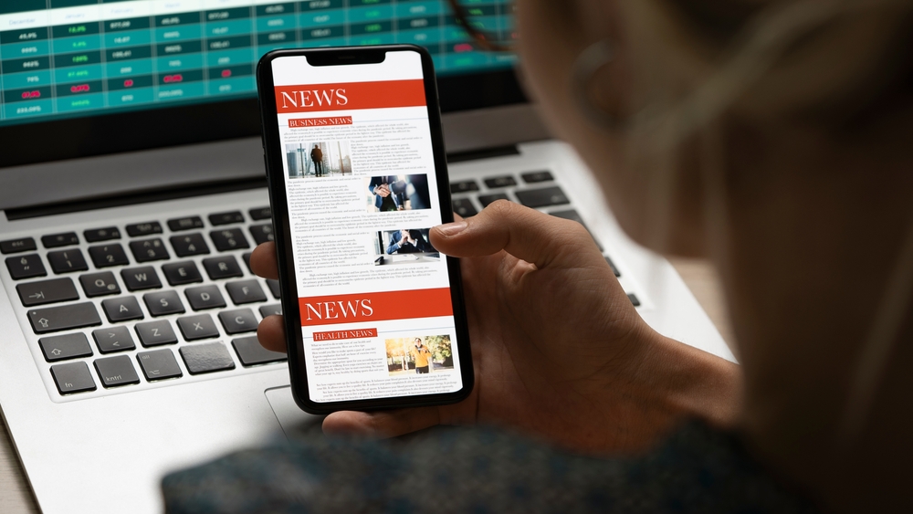 Reading news on mobile phone