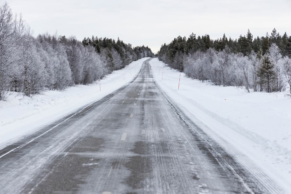 Icy roads of Northern Lapland, from North Cape to Inari. A winter road trip adventure with friends in a camper, exploring Arctic landscapes, frozen nature, and endless snowy horizons