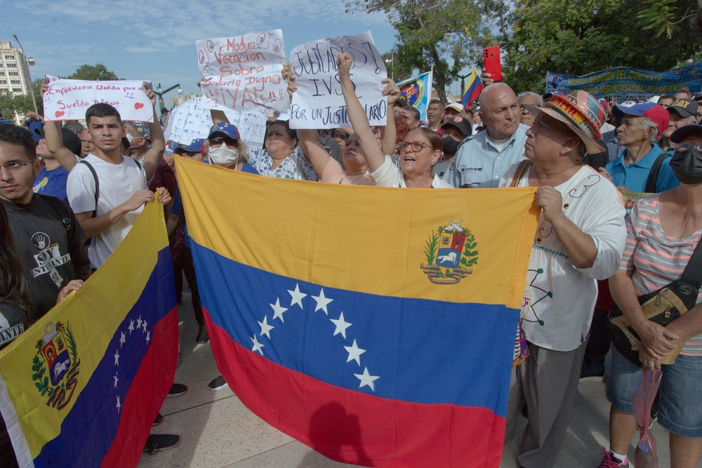 MARACAIBO-VENEZUELA-23-01-2023- Hundreds of Venezuela's public employees take to the streets to protest and demand for a fair salary. An employee earns $ 7 a month. © JOSE ISAAC BULA URRUTIA.