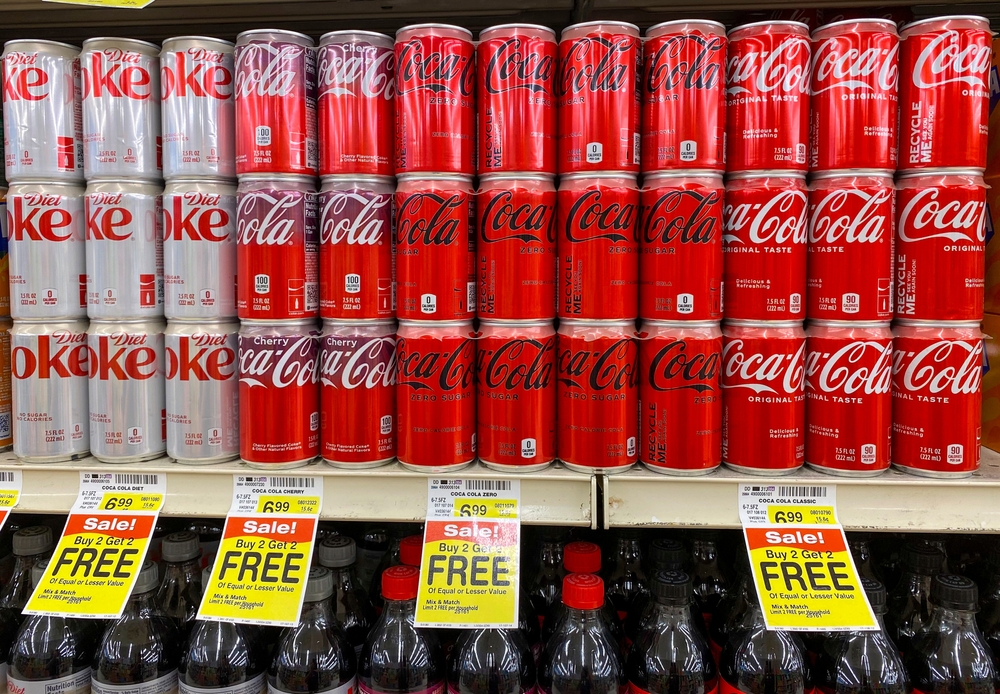 Santa Clarita, CA: Albertsons Grocery Store 2025 June 4. Interior shelves, shelf, aisle, shopping, aluminum cans tariffs, tariff products, Diet Coke, Cherry Coke, Coca Cola, soft drink, soda, pricing.