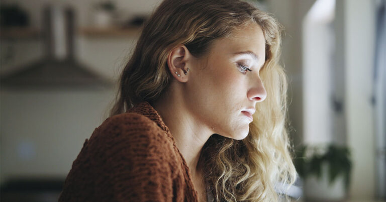 8 Subtle Clues You’re Dissociating, According to Mental Health Experts - Featured image