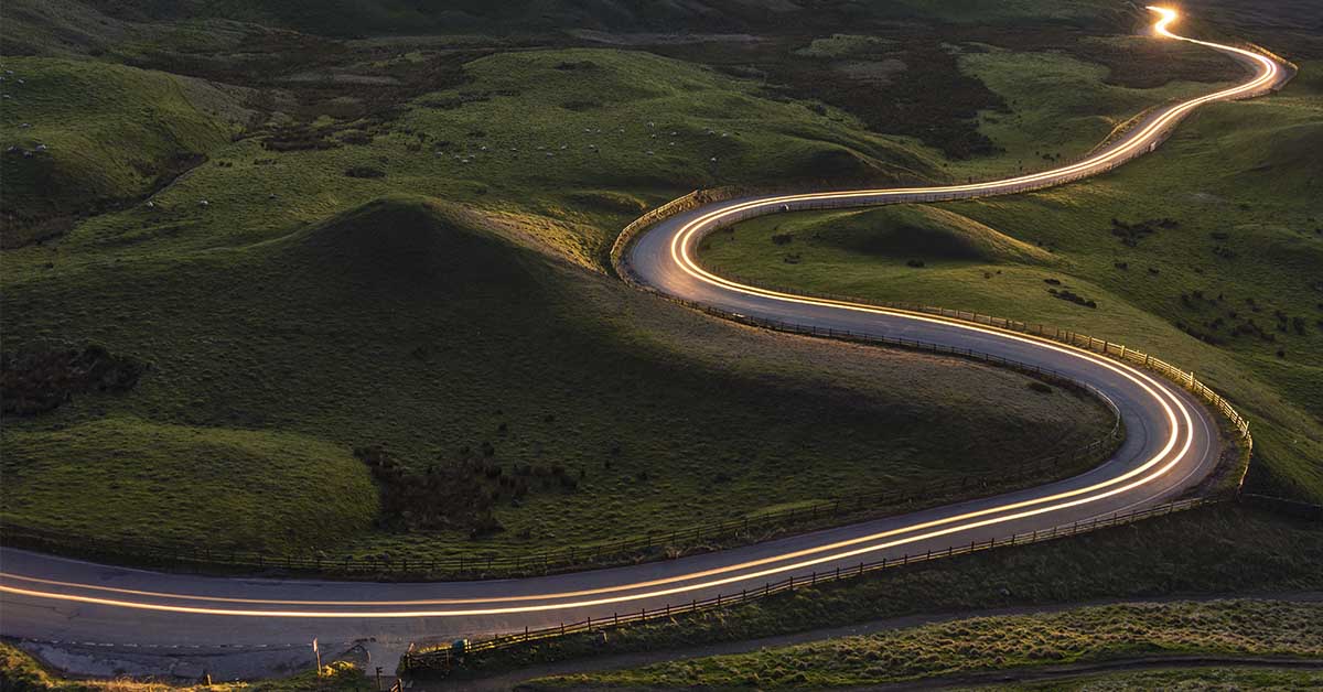 Image Goes Viral as People Ask Why Engineers Didn’t Build This Road Straight – The Explanation Is Surprisingly Logical