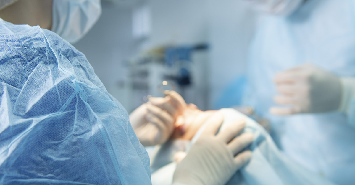 70-Year-Old’s Stunning Facelift Has Internet in Awe — Surgeon Dubbed ‘Miracle Worker’