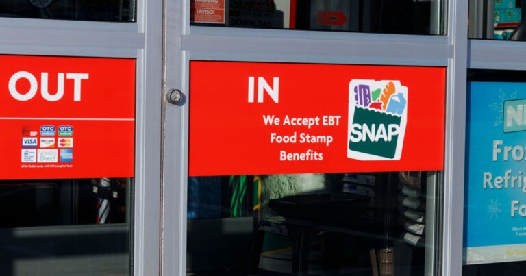 4 Groups at Risk of Losing SNAP Benefits in 2026 - Featured image