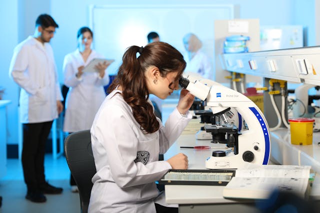 Researcher workking in a laboratory