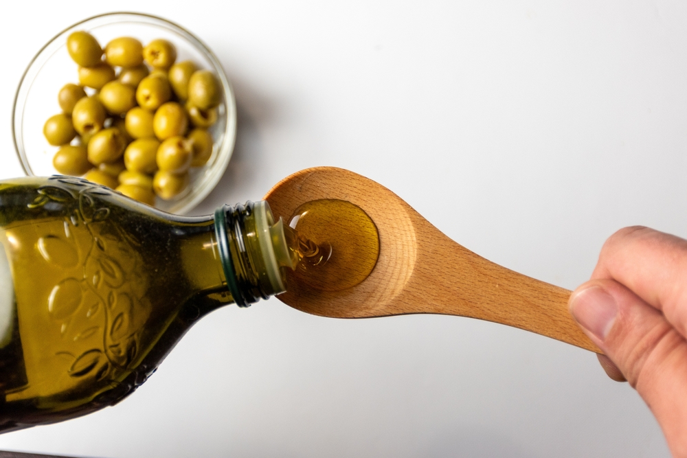 Olives with extra virgin olive oil