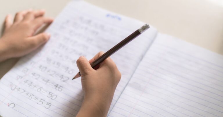 Science Finally Has an Answer for Why Most People Are Right-Handed - Featured image