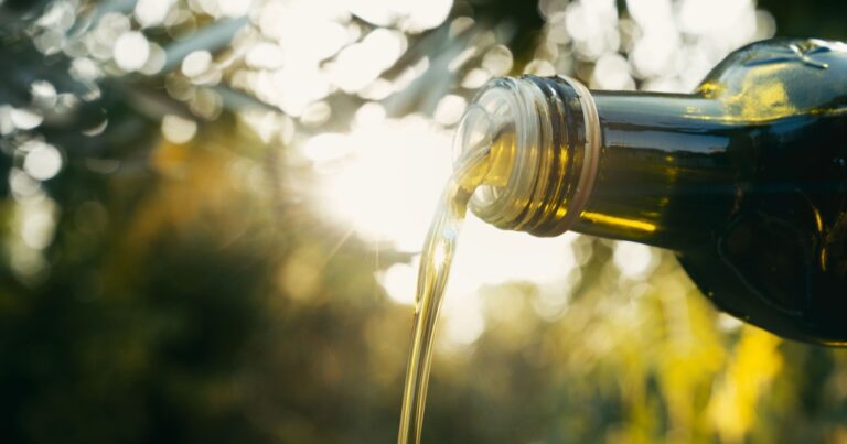 How Extra Virgin Olive Oil Helps to Protect Your Brain, According to Science - Featured image