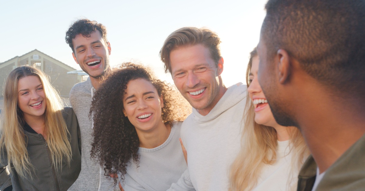 Are You the Fringe Friend? 3 Signs Psychologists Say to Watch For