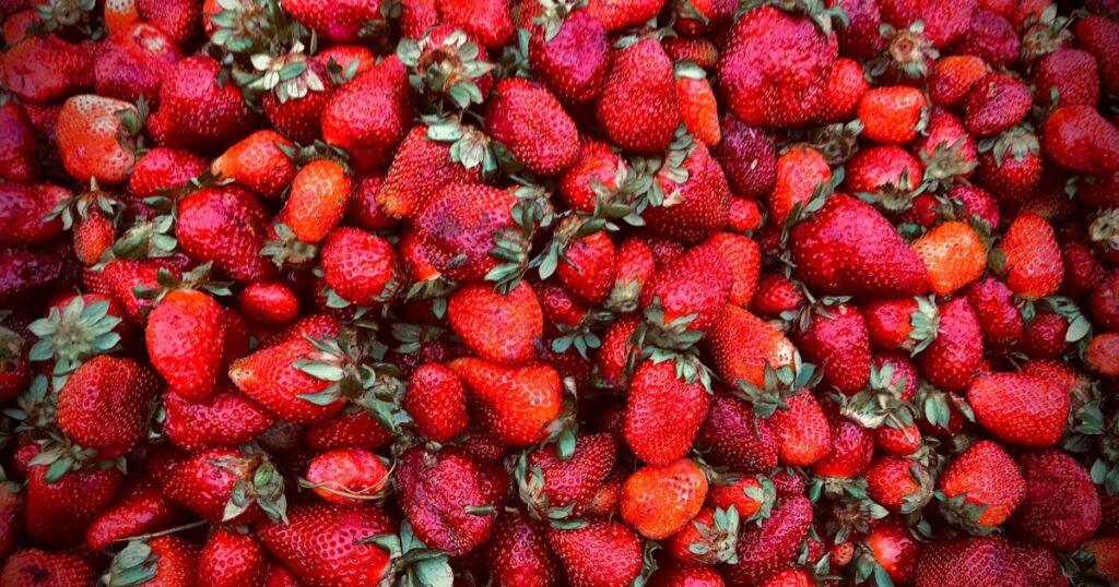 The 2026 Dirty Dozen Is Out — And Forever Chemicals Are Now on Your Produce - Featured image