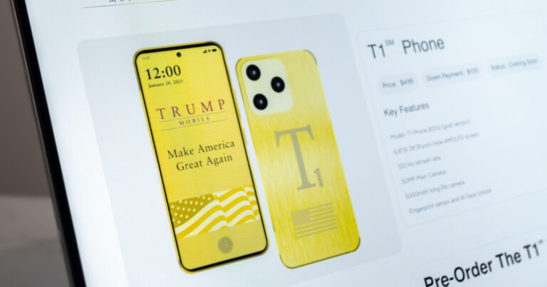590,000 People Paid $100 for a Trump Phone – and Got This Email Instead - Featured image