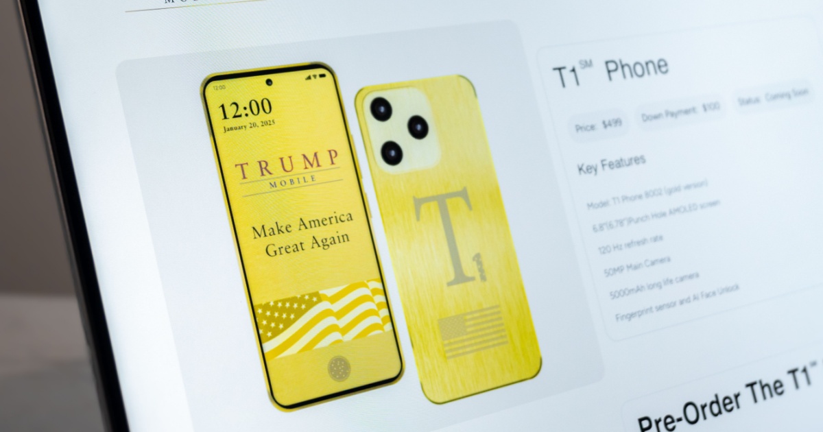 590,000 People Paid $100 for a Trump Phone – and Got This Email Instead
