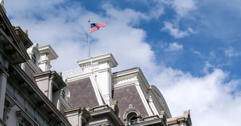 Trump Wants to Paint This Historic Landmark White – Experts Say It Can’t Be Undone - Featured image