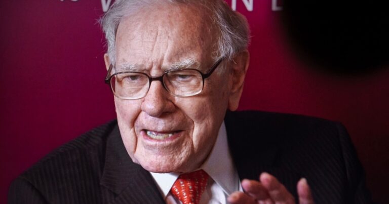 Warren Buffett Exposed the Top Reason for Donald Trump’s Business Failures - Featured image