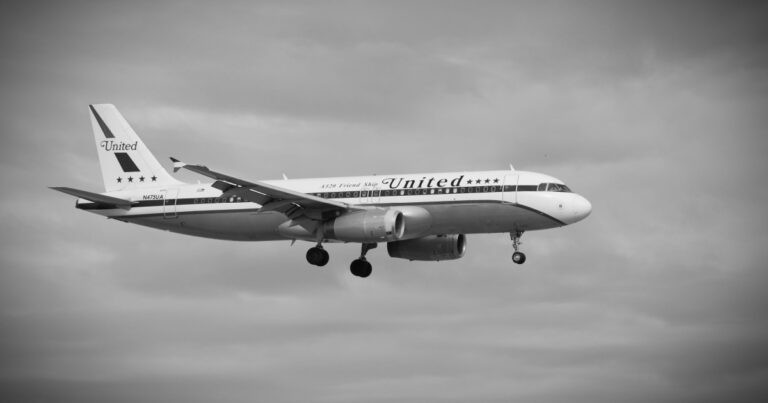 The U.S. Airline That Banned Women From Flights for 17 Years - Featured image