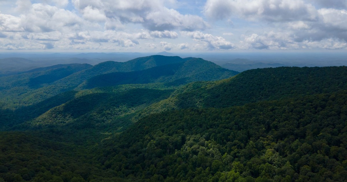Majestic aerial view of the lush Blue Ridge Mountains under a cloudy sky in Georgia, USA.
