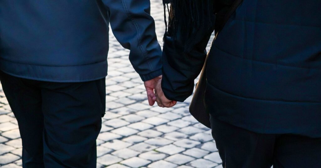 10 Old-Fashioned Date Ideas Smart, Happy Couples Are Bringing Back - Featured image