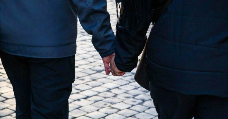 10 Old-Fashioned Date Ideas Smart, Happy Couples Are Bringing Back - Featured image
