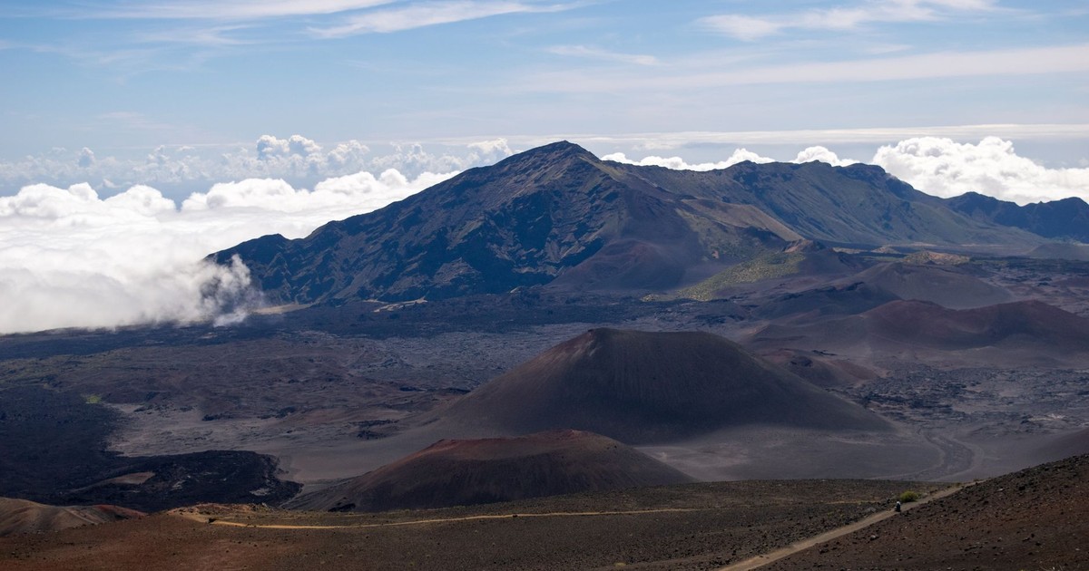 Breathtaking view of the Haleakalā volcano crater under a clear blue sky in Maui, Hawaii.