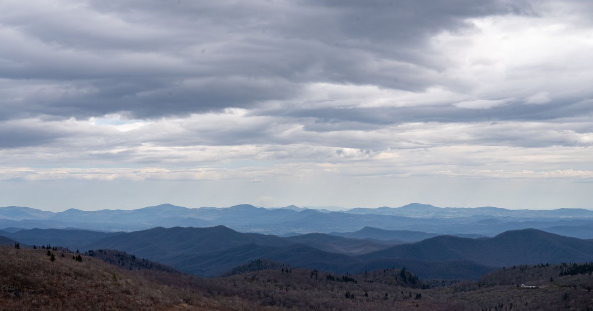 Breathtaking view of the Appalachian Mountains and cloudscape, perfect for nature and travel enthusiasts.