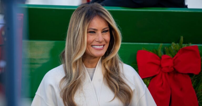 Melania Trump’s Awkward White House Moment Has the Internet Talking - Featured image