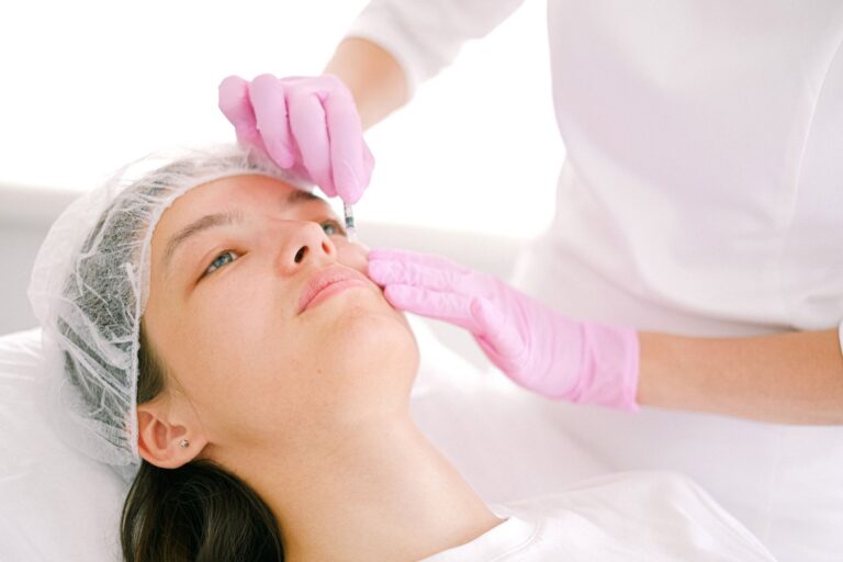 The World’s First Reverse-Aging Drug, ER-100, Is Injected Into a Human - Featured image