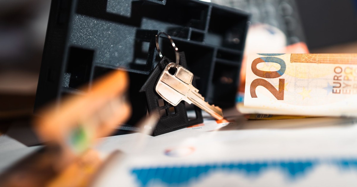 Keys with a house model, Euro bills, and charts suggesting real estate and financial themes.