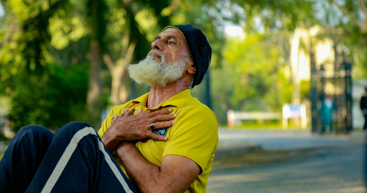 8 Dangerous Things Middle-Aged Men Do That Cardiologists Worry About