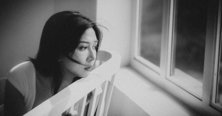 7 Traits of People Who Go Quiet When They’re Upset, According to Psychology - Featured image