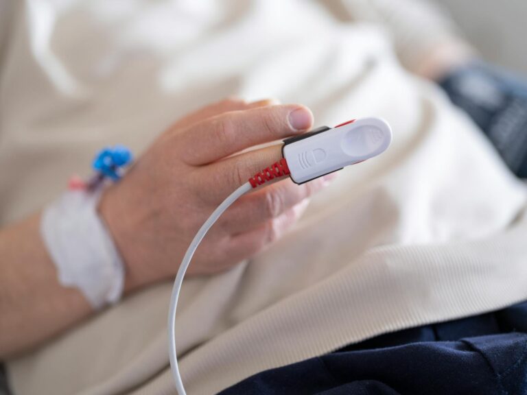 17-Year-Old Develops Technology to Reduce Pulse Oximeter Bias in Darker-Skinned Patients - Featured image