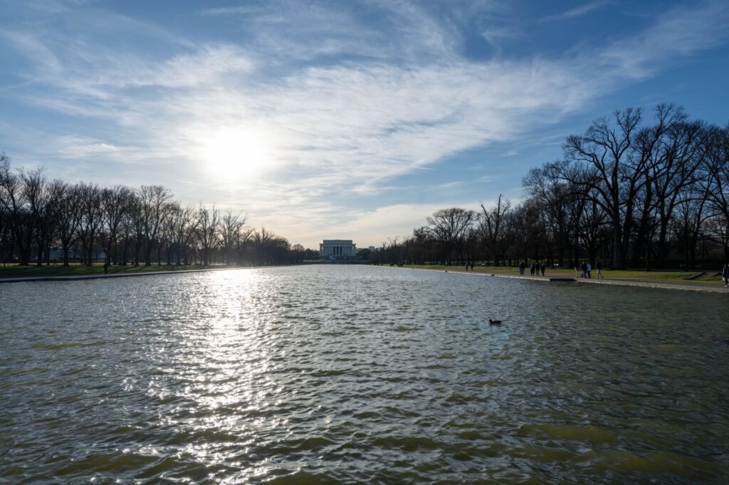 Trump Claims Lincoln Memorial Was Built Backward — and Now Wants to Fix It - Featured image