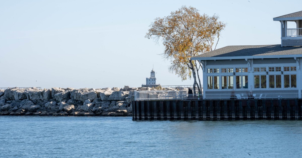 Picturesque scene of Milwaukee waterfront with lighthouse view, perfect for travel inspiration.