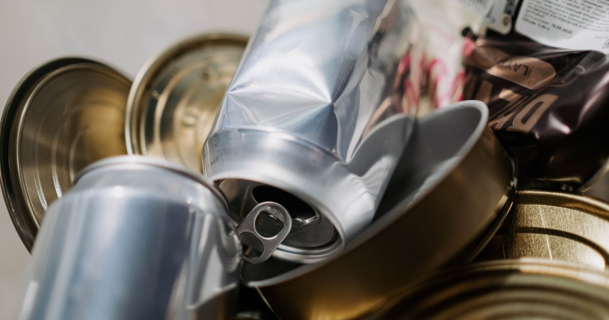 A detailed look at mixed recyclable tin and aluminum cans for waste sorting and recycling.