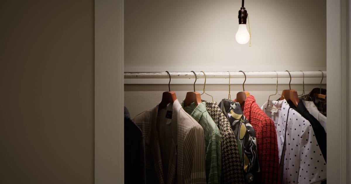 Why You Should Leave a Bowl of Vinegar in Your Closet (Yes, Really)