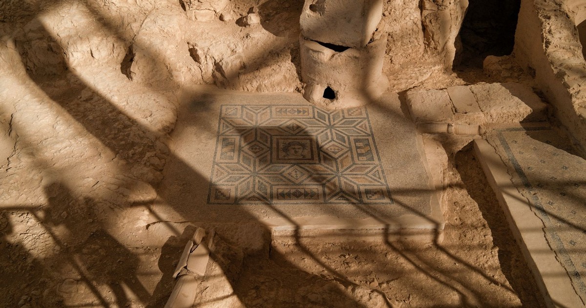 Spectacular Roman Mosaic Unearthed Beneath English Farmland by Archaeologists