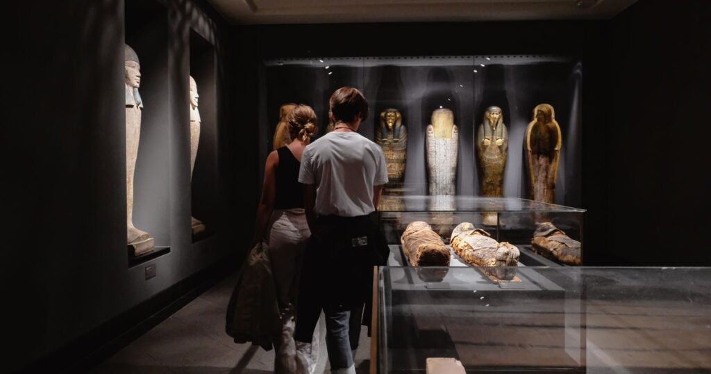 Archaeologists Find Bodies With ‘Golden Tongues’ in Sealed Tombs Beneath the Egyptian Desert - Featured image