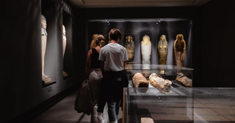 Archaeologists Find Bodies With ‘Golden Tongues’ in Sealed Tombs Beneath the Egyptian Desert - Featured image