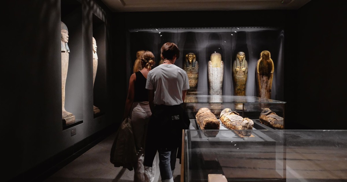 Archaeologists Find Bodies With ‘Golden Tongues’ in Sealed Tombs Beneath the Egyptian Desert