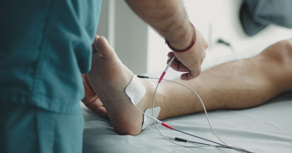 5 Leg Warning Signs That Could Signal a Dangerous Cancer - Featured image