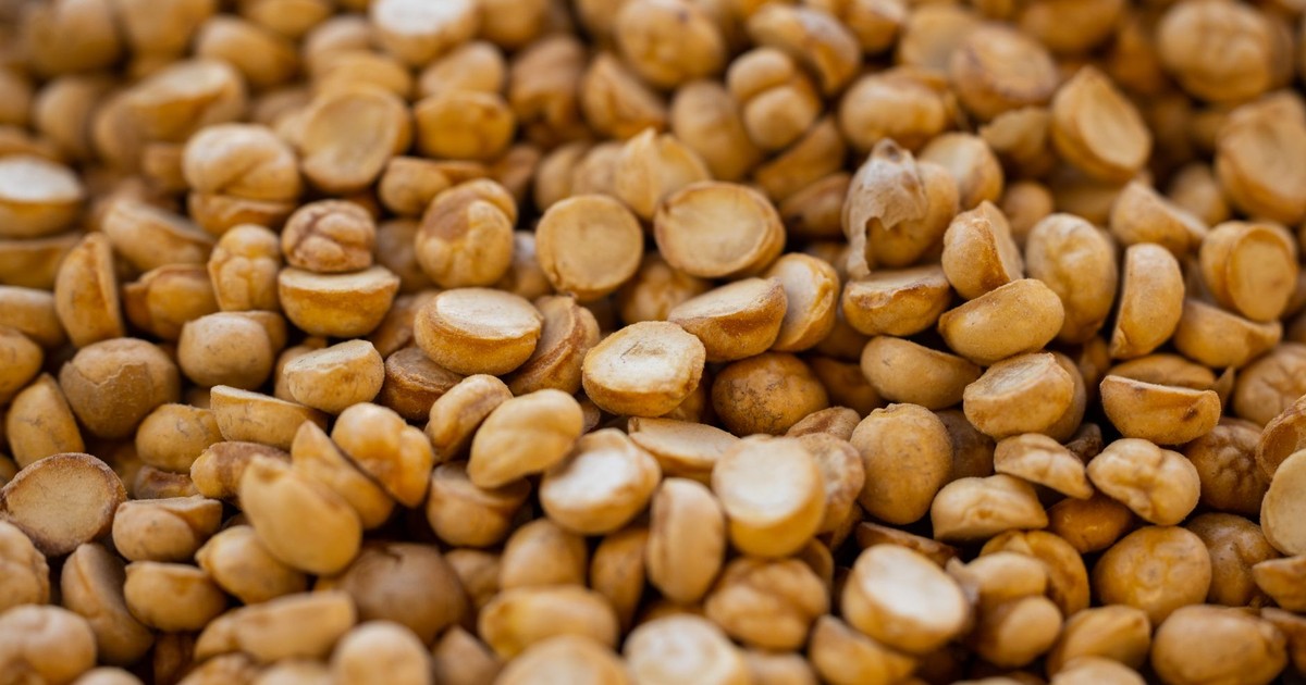 Crispy roasted chickpeas offer a healthy, delicious snack option perfect for any occasion.