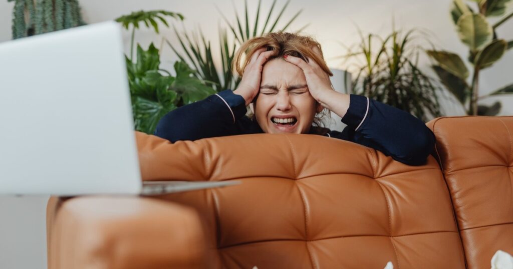 5 Reasons to Stop Watching YouTube on Your TV or Smartphone - Featured image