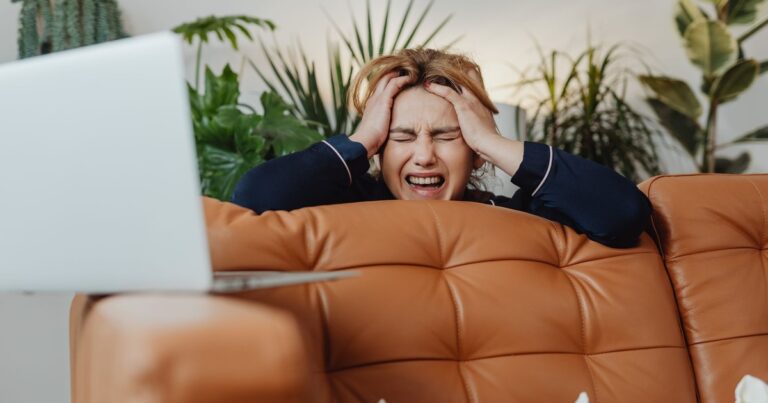 5 Reasons to Stop Watching YouTube on Your TV or Smartphone - Featured image