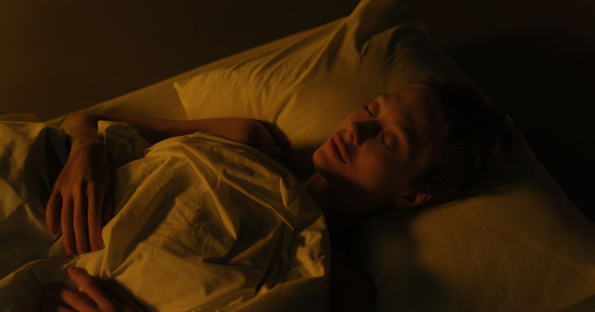Sleeping With a Fan On? Doctors Share What That Does to Your Body and Health