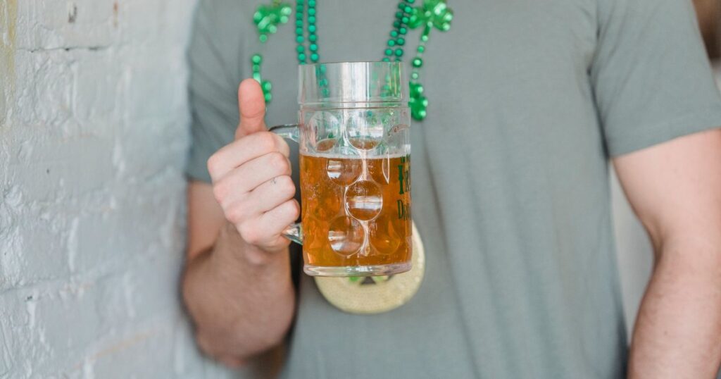 7 Things That Happen to Your Body When You Drink Beer Every Day - Featured image