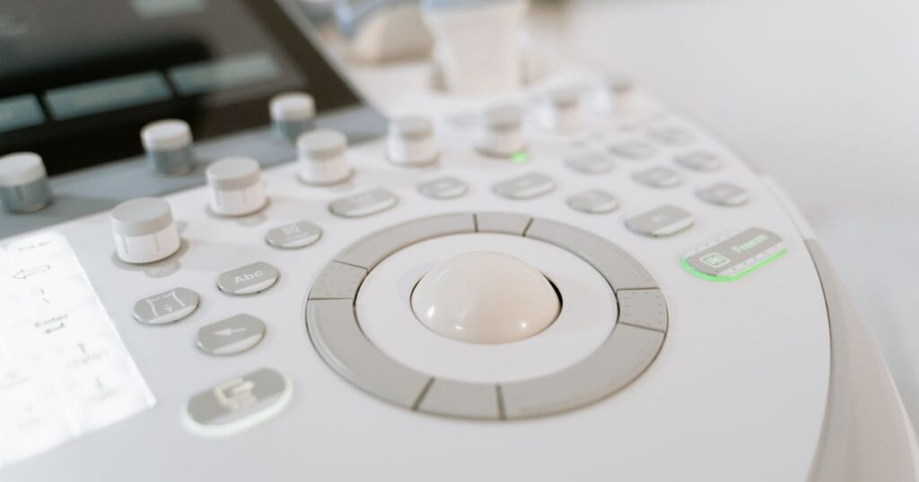 Scientists Just Used Sound Waves to Shatter COVID and Flu Viruses in the Lab - Featured image