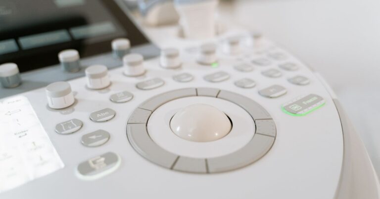 Scientists Just Used Sound Waves to Shatter COVID and Flu Viruses in the Lab - Featured image