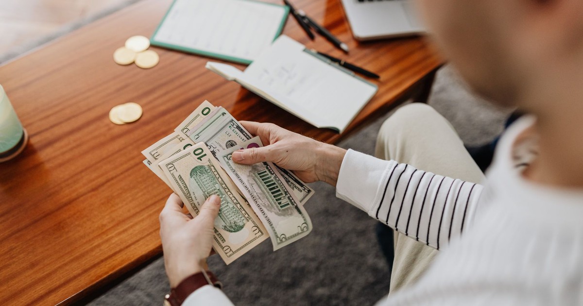 A Bank Teller Says Never Keep More Than This in Your Checking Account